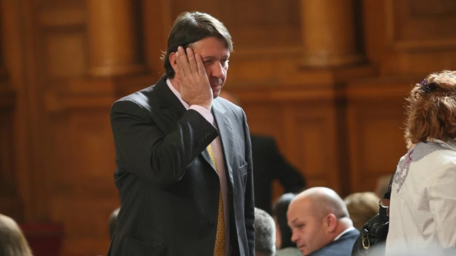 България може да влезе в наказателна процедура заради ВЕИ-тата, заяви Куюмджиев