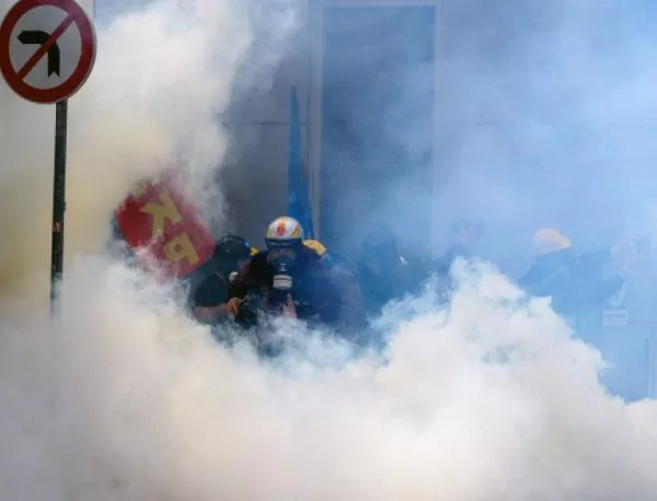 Турската полиция разпръсна протестиращи със сълзотворен газ