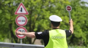 Виц на деня: Катаджия спира баба и дядо от Враца