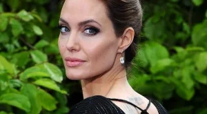 Анджелина Джоли стана професор