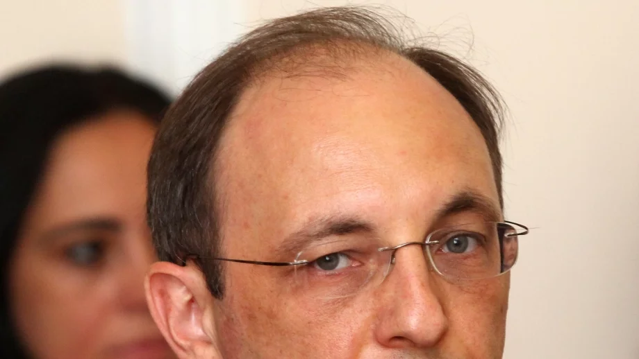 Цената на тока се държи изкуствено ниска, твърди Василев