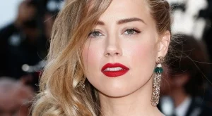 Амбър Хърд удряла бившата си половинка