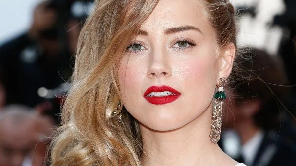 Амбър Хърд ще дари парите от развода с Джони Деп