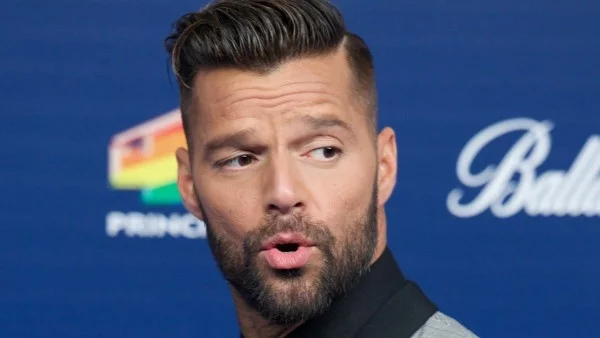 Рики Мартин откраднал песента за Световното?