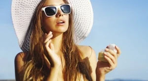 Нещата, които правим грешно при защитата на кожата от слънцето