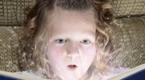 Защо трябва да четем на децата си от раждането им?