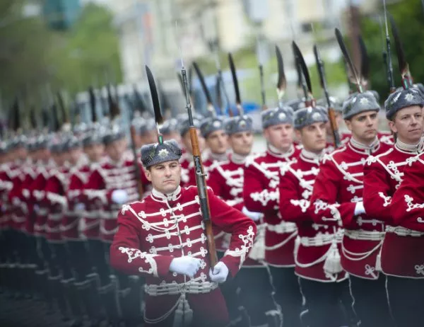 Маршът "Велик е нашият войник" официално е обявен за химн на ...