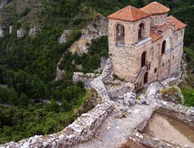 Свлачища заплашват пътя към Асеновата крепост, алармира кметът на Асеновград