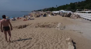 Заработиха незаконно построените заведения на плажа "Кабакум"
