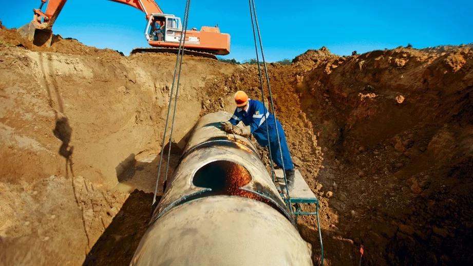 Еврокомисар: "Северен поток 2" не е от общ интерес