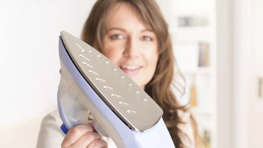 Стюардеса разкри трик как да гладим без ютия