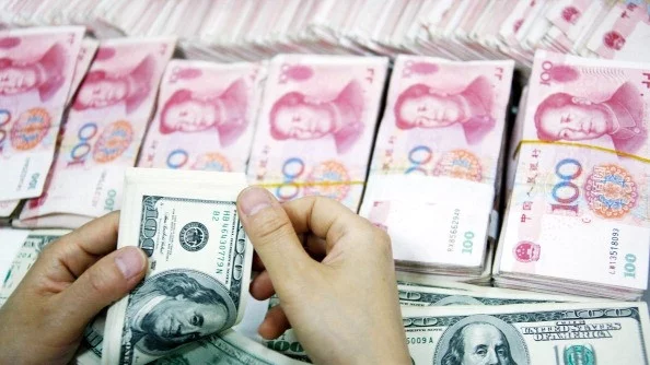 Пазарът продължава да залага на девалвация на юана