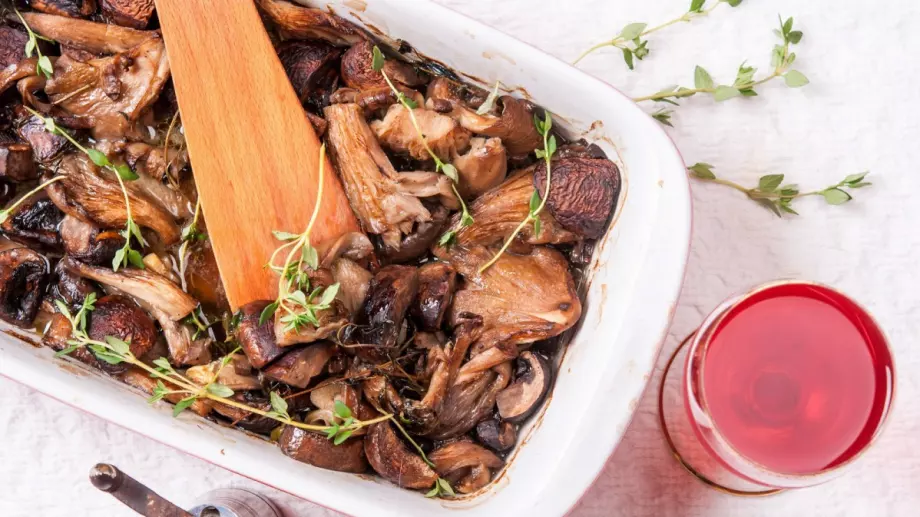 Ароматни гъби в масло и чесън