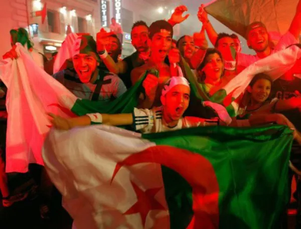 Алжир и Марсилия осъмнаха с факли и празненства