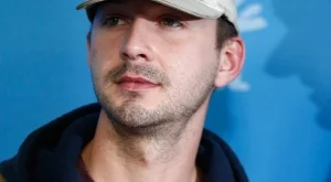 Шиа Лабьоф лекува алкохолизъм в клиника