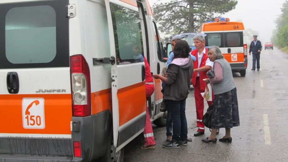 МЗ: Фирмата, спряла поръчката за 400 линейки, умишлено пречи на съда