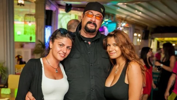 Стивън Сегал разпуска на Черноморието