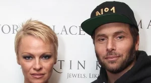 Памела Андерсън се развежда