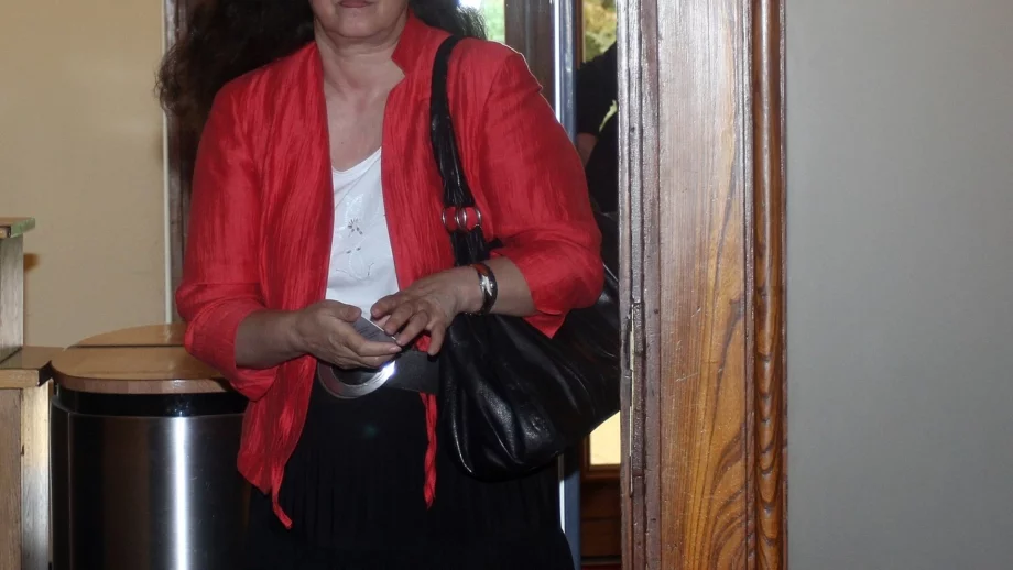 Бюджетите на болниците няма да се режат с по 5% месечно, твърди Тодорова 