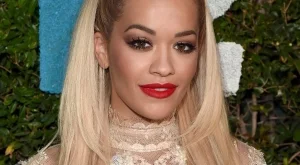 Странните ритуали на Рита Ора преди лягане