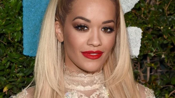 Странните ритуали на Рита Ора преди лягане