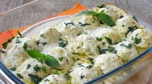 Пилешки кюфтета с босилек