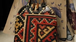 Burberry с етно бохемски чанти