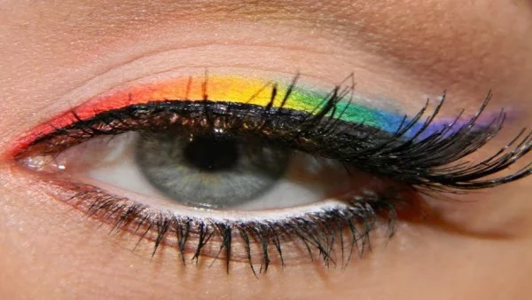Ефектен грим в цветовете на дъгата