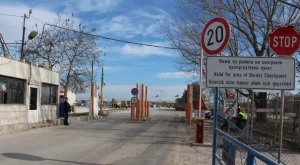 Затруднено е преминаването през граничните пунктове на страната