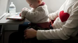 10 съвета при пътуване с бебе в самолет