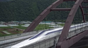 Япония строи най-дългата линия за влак-стрела 