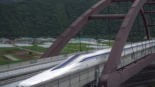 Япония строи най-дългата линия за влак-стрела 