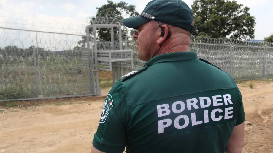 Увеличават с до 200 лв. заплатите на военните, охраняващи границата