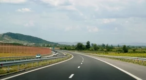 Монтират табели на АМ "Тракия", движението - в свободната лента