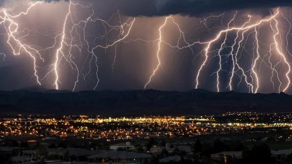 Какво да правим, когато ни настигне буря?