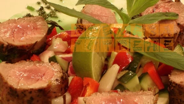 Свинско бонфиле с  ментов сос