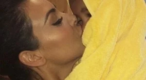 Щерката на Ким Кардашиян проходи