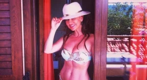 Илиана Раева лъсна по бански