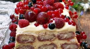 Малиново тирамису