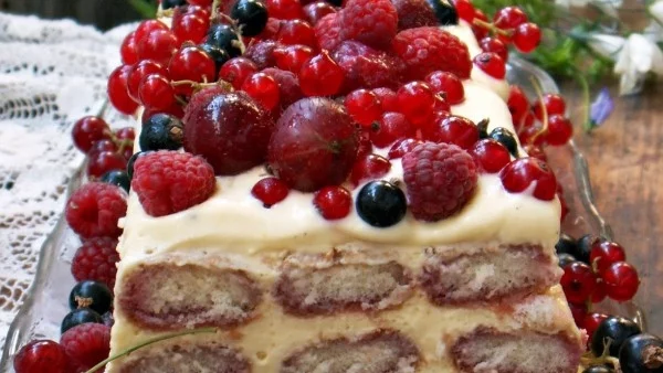 Малиново тирамису