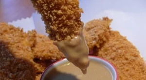 Хрупкави пилешки филенца със сос от горчица