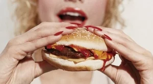 Колко месо всъщност има в хамбургерите?