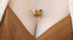 Полет в женски гърди