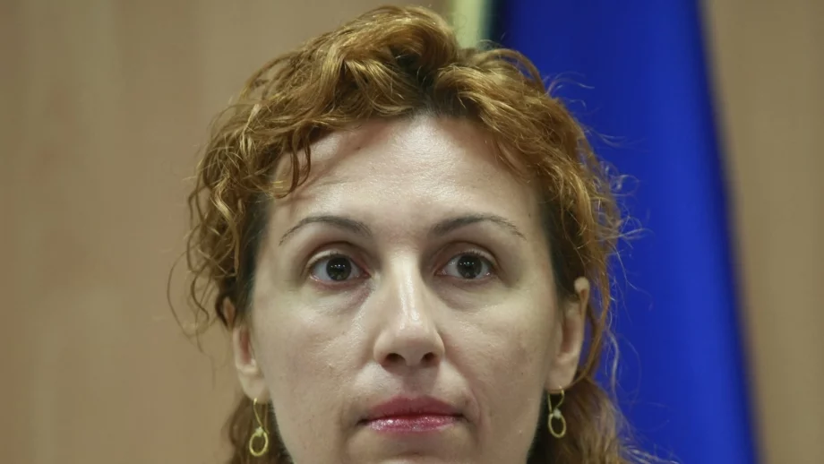 Русенова: Целенасочено се опитват да фалират ВЕИ сектора