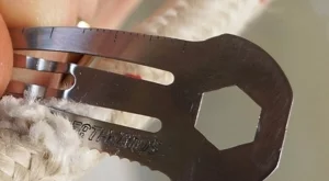 Шнола за коса като швейцарско ножче