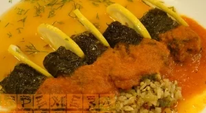 Лозови сарми в доматен сос