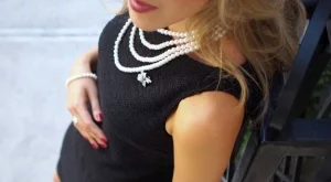 Обикновена черна рокля, 4 различни визии