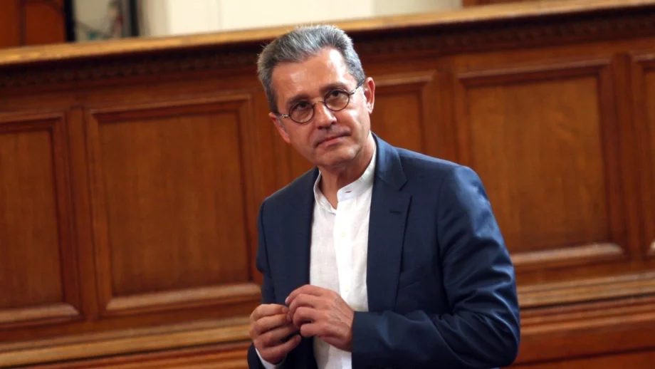 Пеевски не беше в отбор с Василев, твърди Цонев