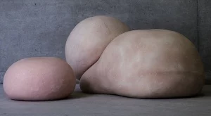 Мебели, имитиращи  човешка кожа