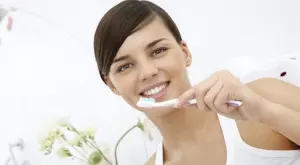 Зъболекар: Ситуации, в които НЕ трябва да си миете зъбите